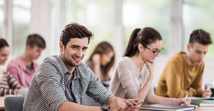 Studenten in einem Vorlesungsraum